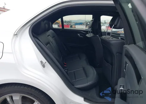 2013 Mercedes-Benz E 350 z USA, uszkodzony, nr VIN WDDHF5KB6DA688251